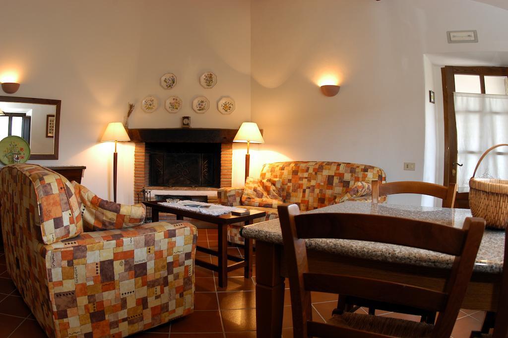 Collelungo Guest House คาสเตลลินาอินเคียนติ ภายนอก รูปภาพ