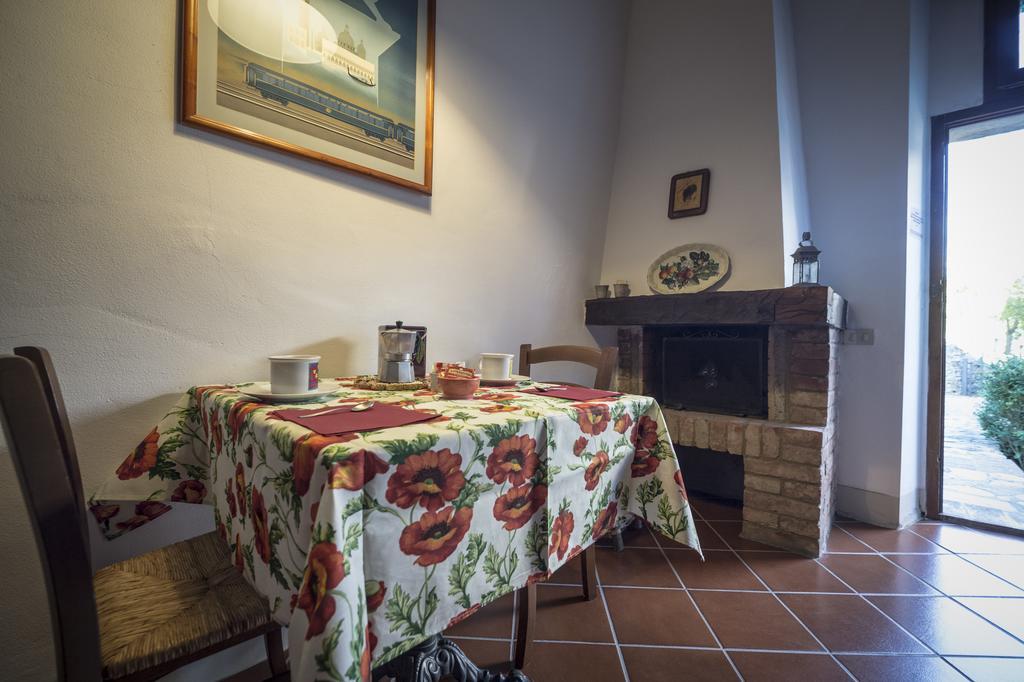 Collelungo Guest House คาสเตลลินาอินเคียนติ ภายนอก รูปภาพ