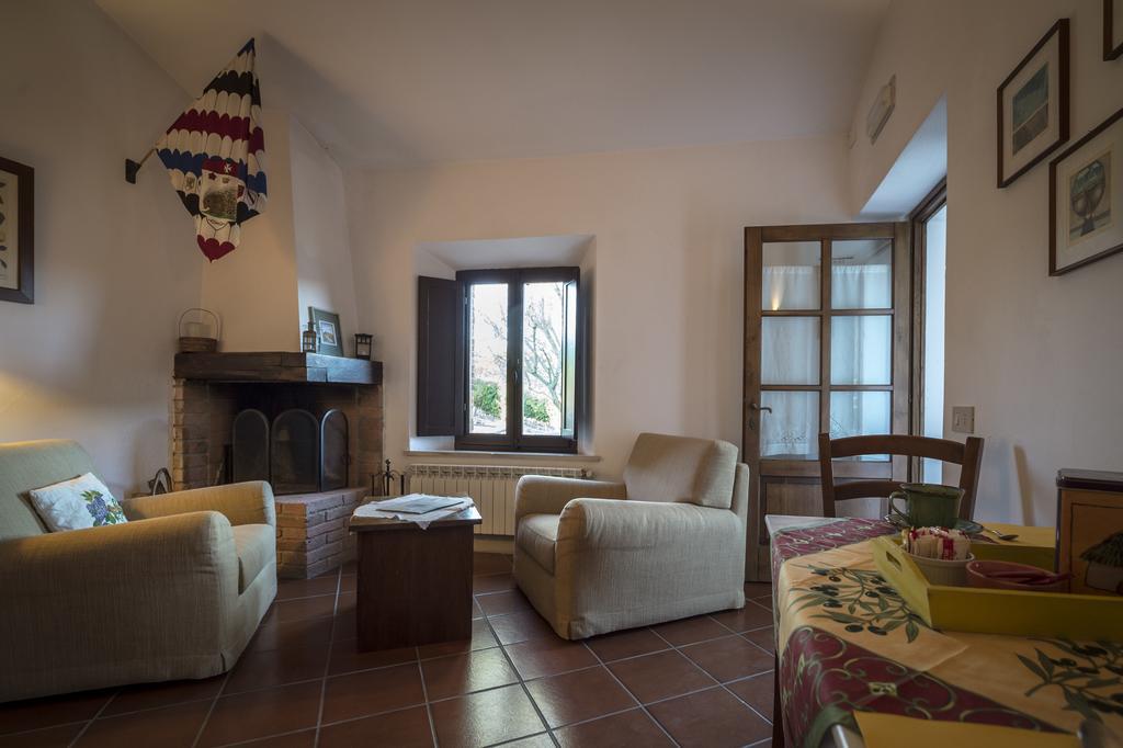 Collelungo Guest House คาสเตลลินาอินเคียนติ ภายนอก รูปภาพ